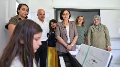 Belediye bünyesindeki kadın, kültür ve eğitim kurumlarını ziyaret eden Kayapınar