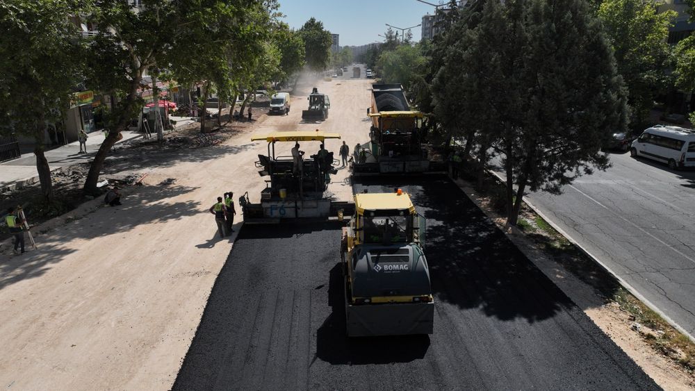 Diyarbakır Büyükşehir Belediyesinin Fırat Bulvarı’nda yürüttüğü altyapı ve üstyapı yenileme