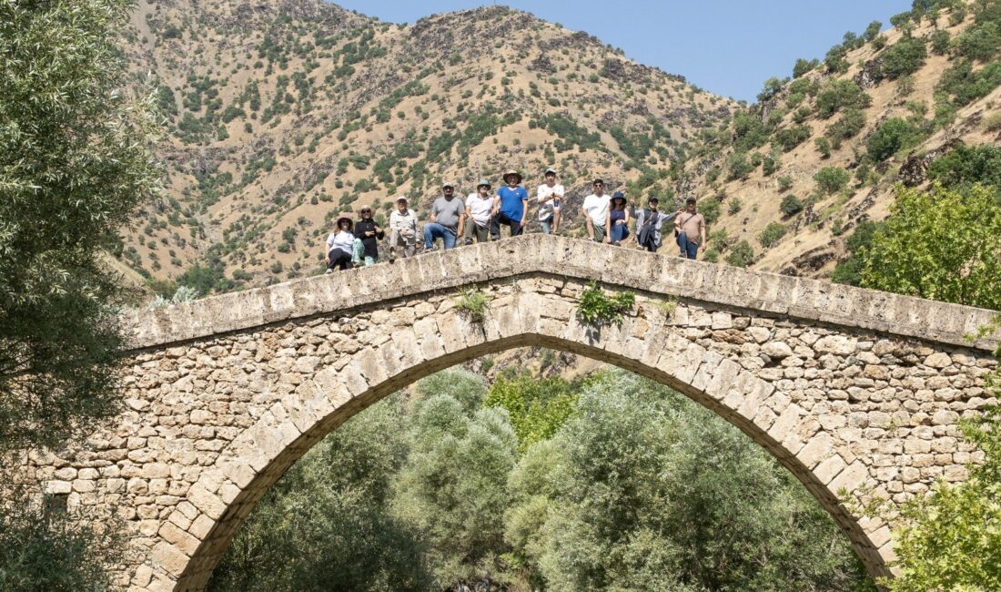 Fotono21 Fotoğraf Derneği tarafından düzenlenen ve Türkiye’de portfolyo temelli yapısıyla