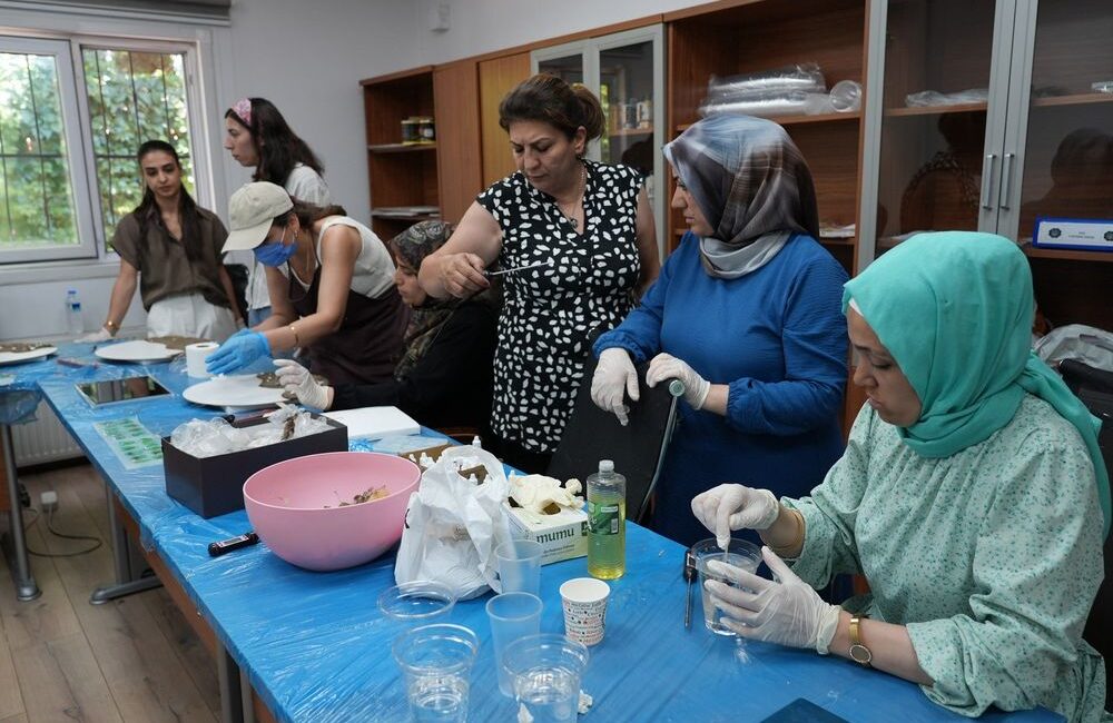 Diyarbakır Büyükşehir Belediyesi, Koşuyolu Kadın Yaşam Merkezi’nde başlattığı Epoksi Atölyesi