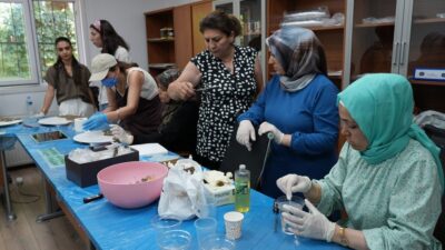 Diyarbakır Büyükşehir Belediyesi, Koşuyolu Kadın Yaşam Merkezi’nde başlattığı Epoksi Atölyesi