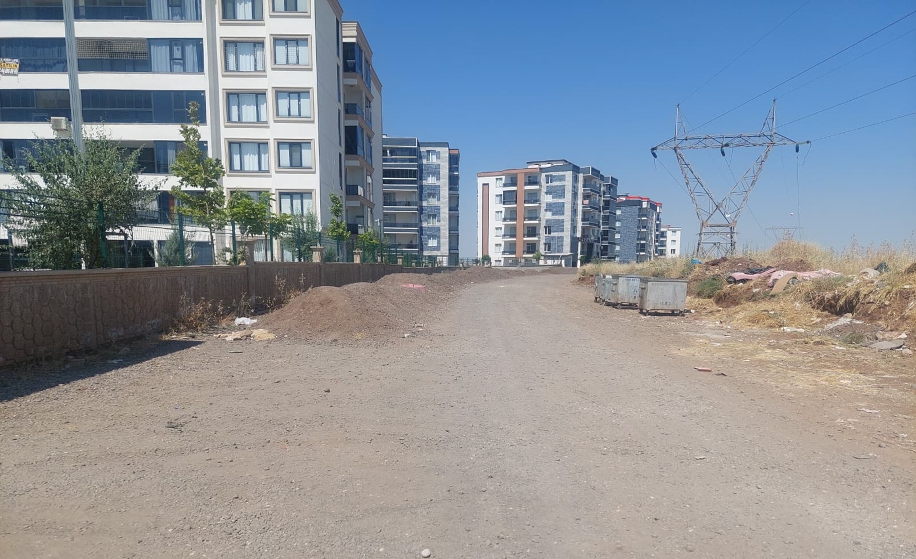 Diyarbakır’ın Sur ilçesinde bulunan Meva City Yapı Sitesi sakinleri, iki