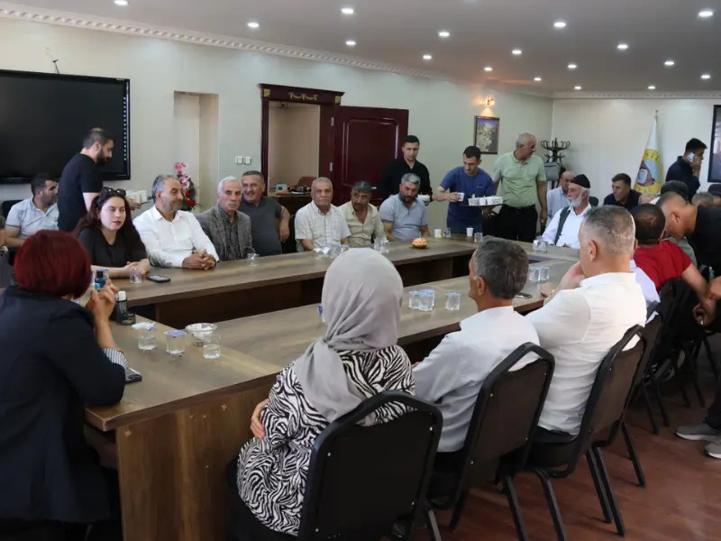 Silvan'da imar yolu anlaşmazlığı nedeniyle belediye binasına gelerek Eş Başkanlara