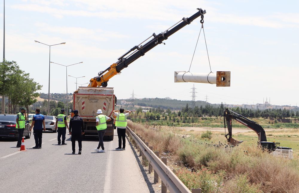 Diyarbakır Büyükşehir Belediyesi, kent estetiğini bozan ve mevzuata aykırı şekilde