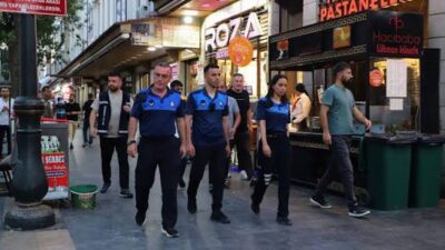 Diyarbakır Büyükşehir Belediyesi ile Sur Belediyesi, kaldırım işgallerini sürdüren seyyar