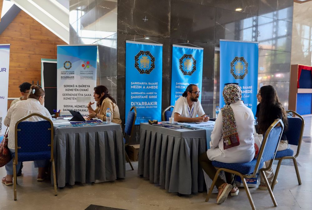 Diyarbakır Büyükşehir Belediyesi, Üniversite Tercih Günleri kapsamında açtığı stantta üniversite