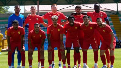 Amedspor ile Duhok SC, hazırlık maçı kapsamında Isparta Atatürk Stadyumu’nda