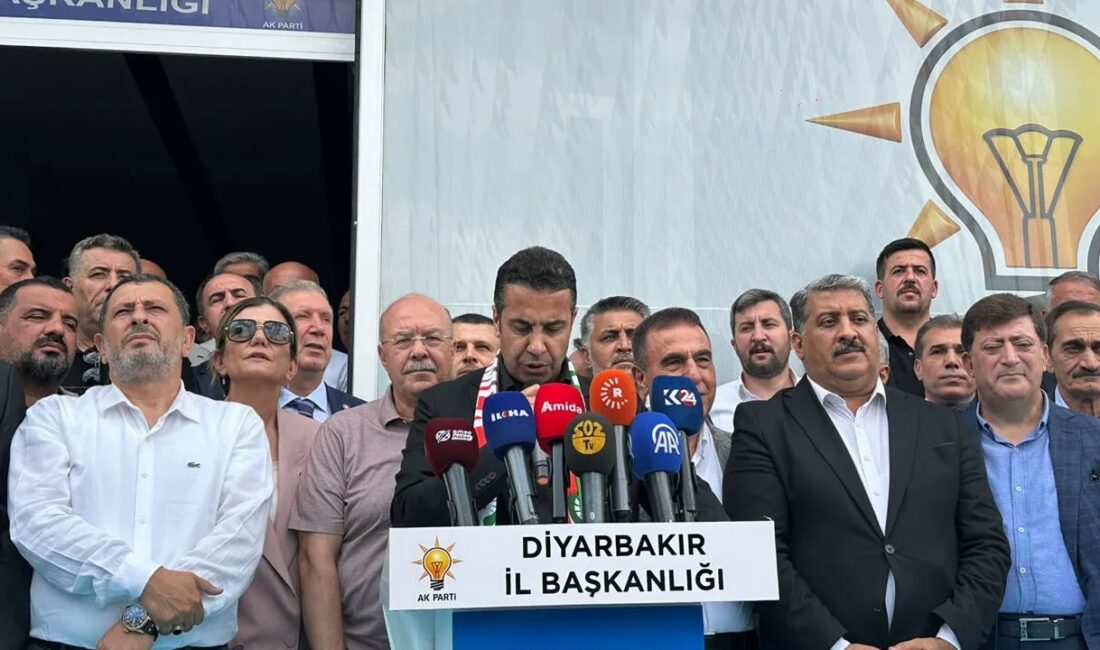 AK Parti Diyarbakır İl Başkanlığı görevine atanmasının ardından teşkilat mensupları