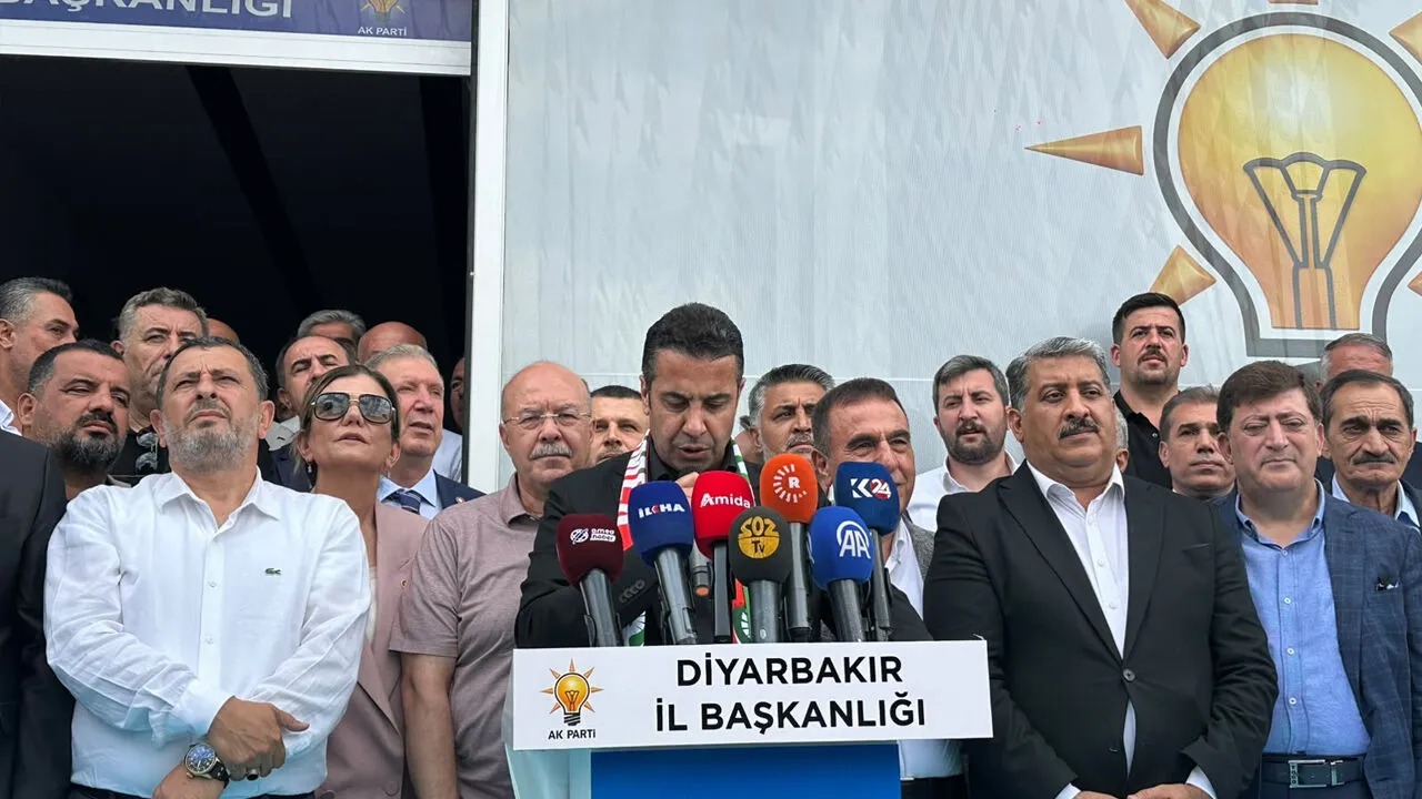 AK Parti Diyarbakır İl Başkanlığı görevine atanmasının ardından teşkilat mensupları