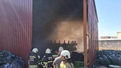 Diyarbakır’da AR-GE dönüşüm fabrikasında çıkan yangın itfaiye ekiplerinin yoğun uğraşları
