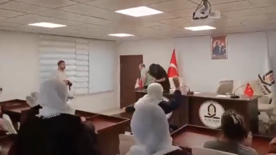 DEM Partili Kızıltepe belediye meclis üyeleri, partinin ihraç ettiği Kızıltepe