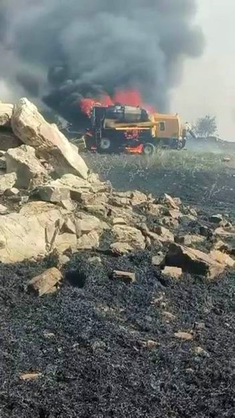 Diyarbakır'da biçerdöver henüz bilinmeyen bir nedenle alev aldı. Olayda ölen