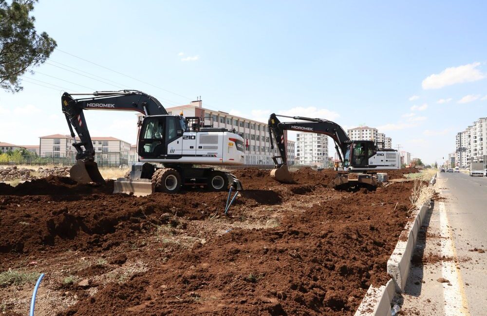 Diyarbakır Büyükşehir Belediyesi, Yenişehir ilçesi Ali Gaffar Okan Bulvarı’nda yürüttüğü