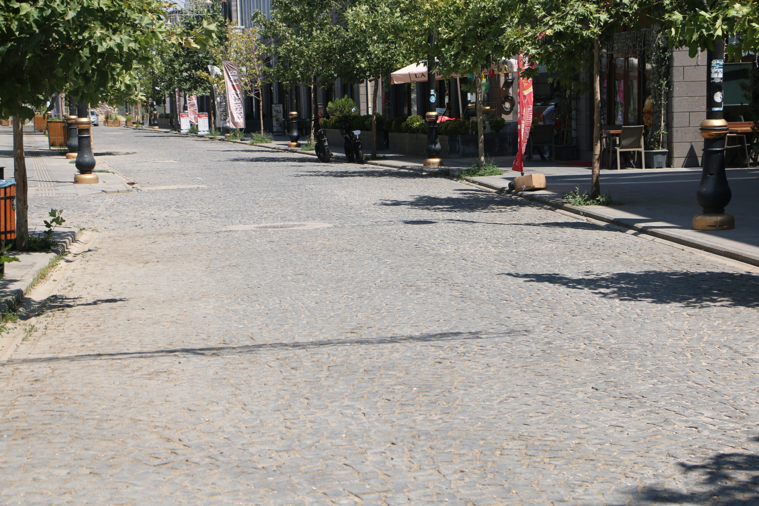 Diyarbakır'da sıcak havalar esnafı da vurdu