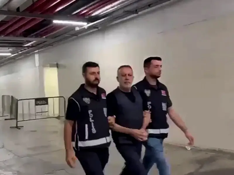 Ahbap Derneği’ne yönelik yürütülen soruşturma kapsamında adliyeye sevk edilen şüphelilerden