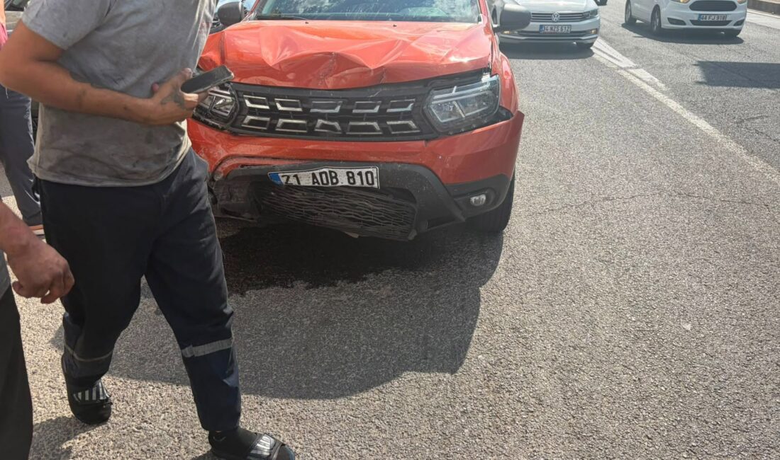 Diyarbakır’da seyir hakindeki araç, önceki otomobile arkadan çarptı. Kazada 7