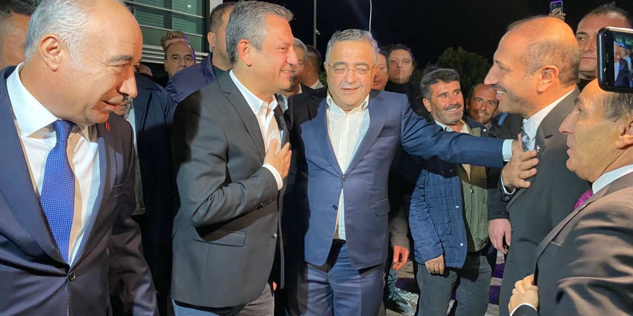 CHP'den ayrılarak Özgür Özel'in kuracağı ve "Yeni Parti" adını taşıması