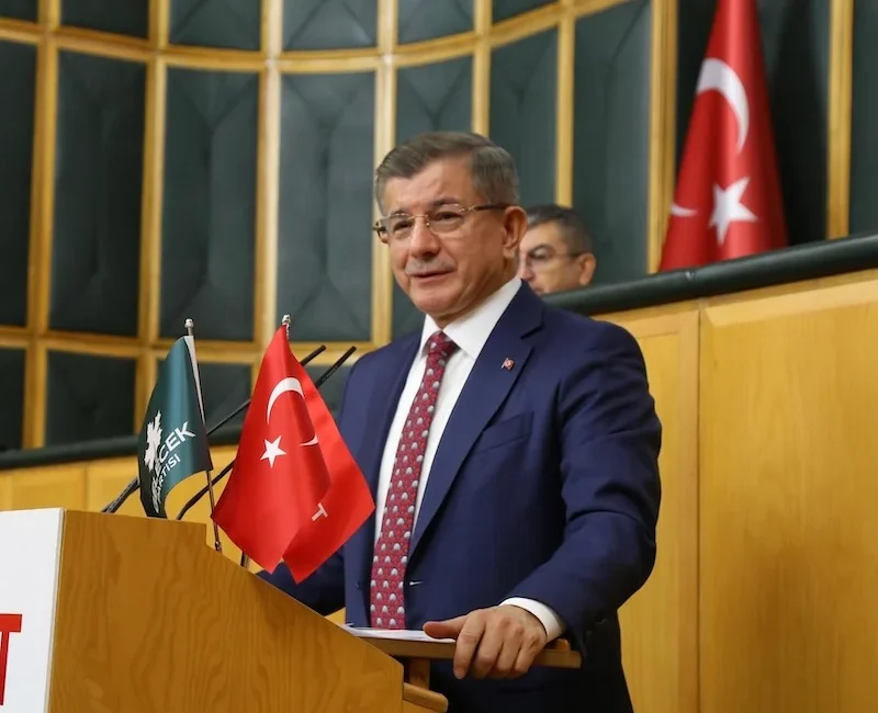 Gelecek Partisi Genel Başkanı Ahmet Davutoğlu, partisinin siyasi faaliyetlerini sonlandırma