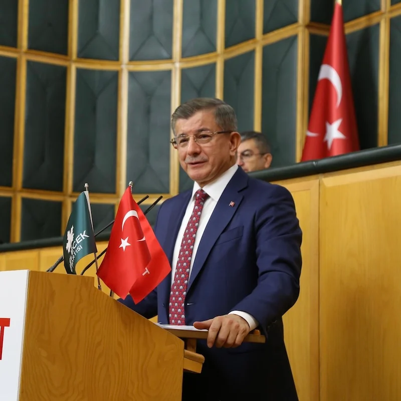 Gelecek Partisi Genel Başkanı Ahmet Davutoğlu, partisinin siyasi faaliyetlerini sonlandırma