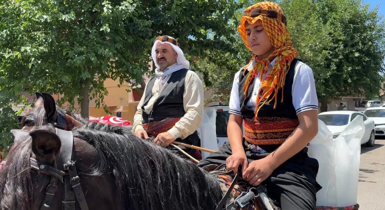 Diyarbakır sıcağında 46 yıldır at sırtında serinlik yolculuğu