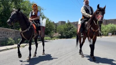 Diyarbakır'da yaşayan 55 yaşındaki "Buzcu Baba" lakaplı Ahmet Akdemir, 46