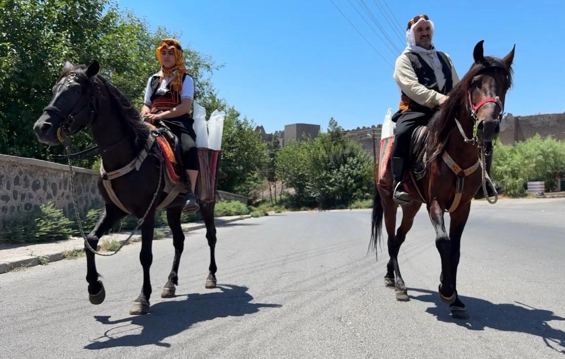 Diyarbakır'da yaşayan 55 yaşındaki "Buzcu Baba" lakaplı Ahmet Akdemir, 46