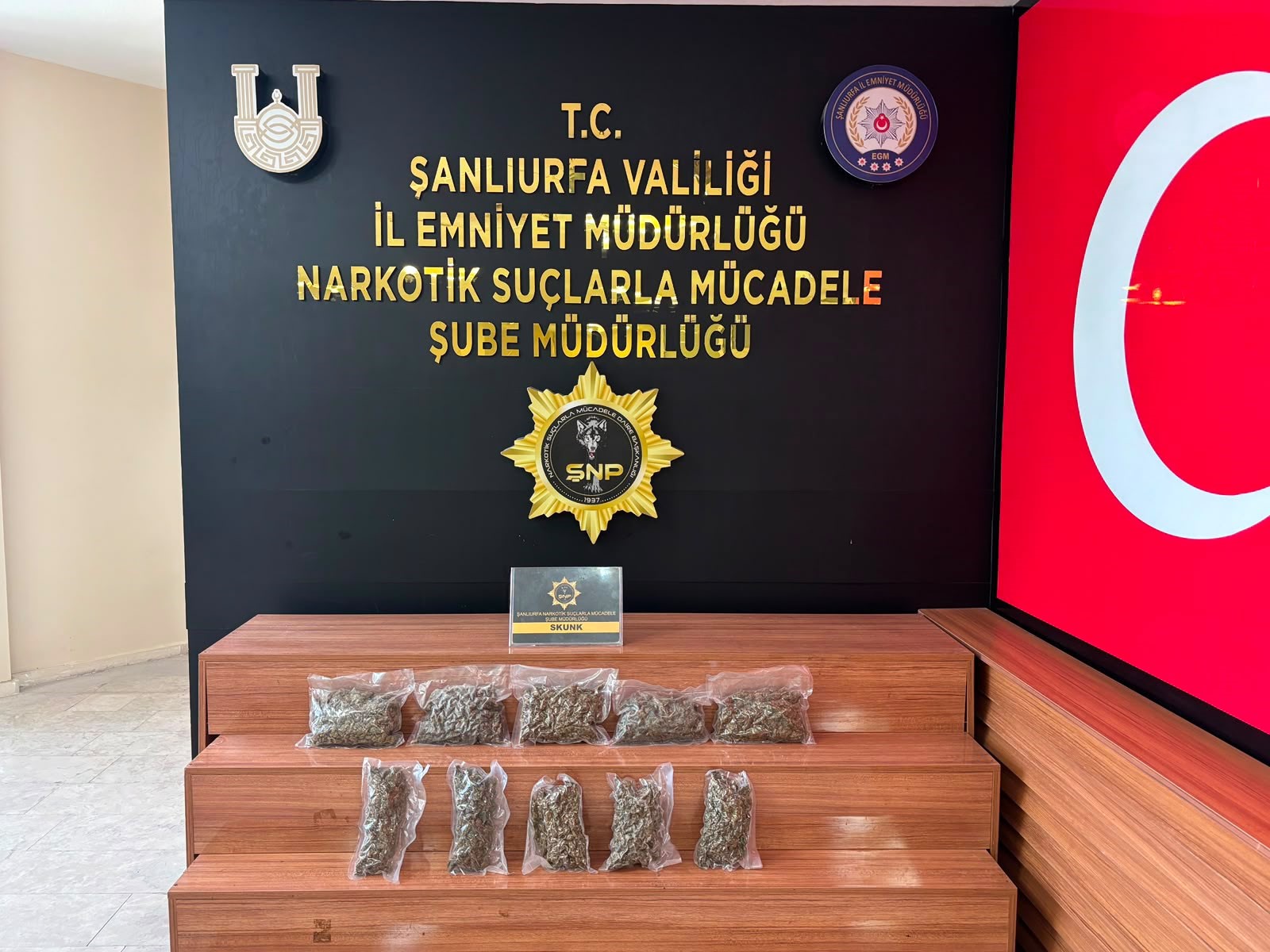 Şanlıurfa'da polis ekiplerince durdurulan bir araçta 2 kilo 600 gram