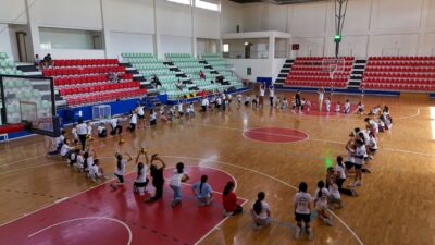 Diyarbakır Büyükşehir Belediyesinin 7-17 yaş arası çocuklara yönelik ücretsiz düzenlediği
