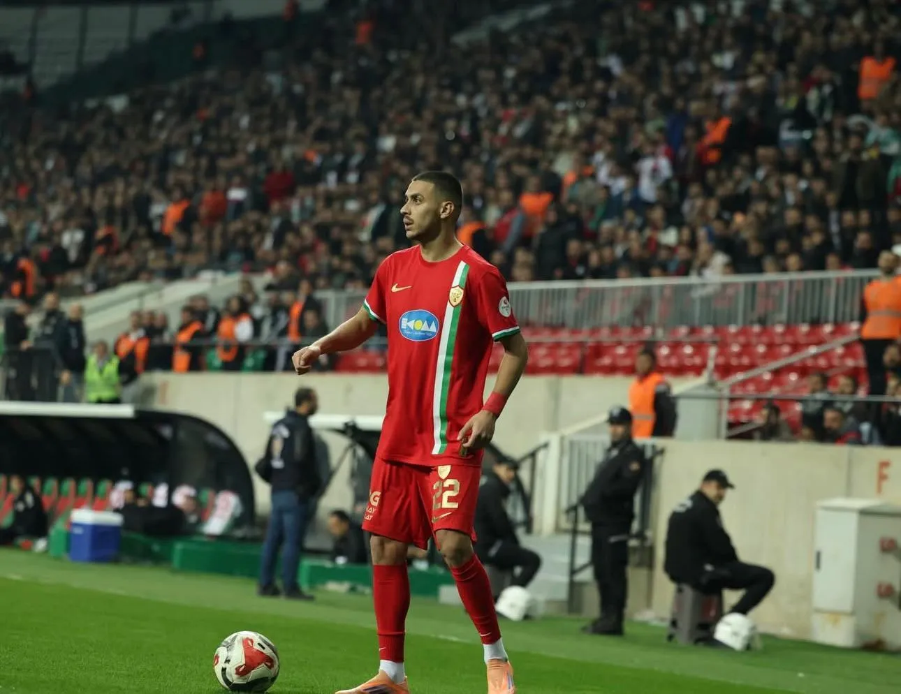 TFF 1. Lig ekiplerinden Amedspor, futbolcusu Zdravko Dimitrov'un Mardinspor'a bonservissiz