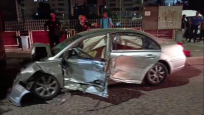Diyarbakır'da tır ve iki aracın karıştığı zincirleme trafik kazasında 3