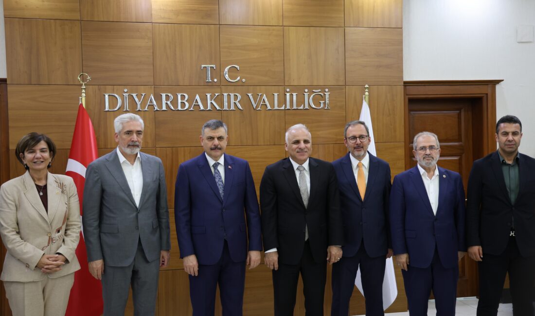 İçişleri Bakanı Mustafa Çiftçi, Diyarbakır Valiliğini ziyaret etti.