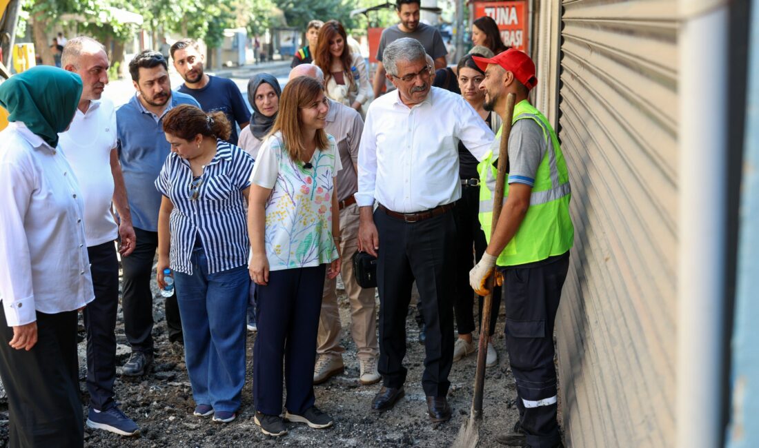 Bağlar’daki altyapı ve asfaltlama çalışmalarını yerinde inceleyen Diyarbakır Büyükşehir Belediyesi