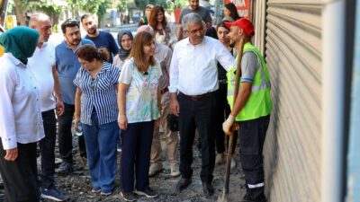 Bağlar’daki altyapı ve asfaltlama çalışmalarını yerinde inceleyen Diyarbakır Büyükşehir Belediyesi