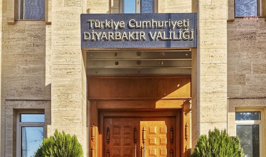 Diyarbakır Valiliği, sosyal medyada bazı sokaklara örgüt mensuplarının posterlerinin asıldığı