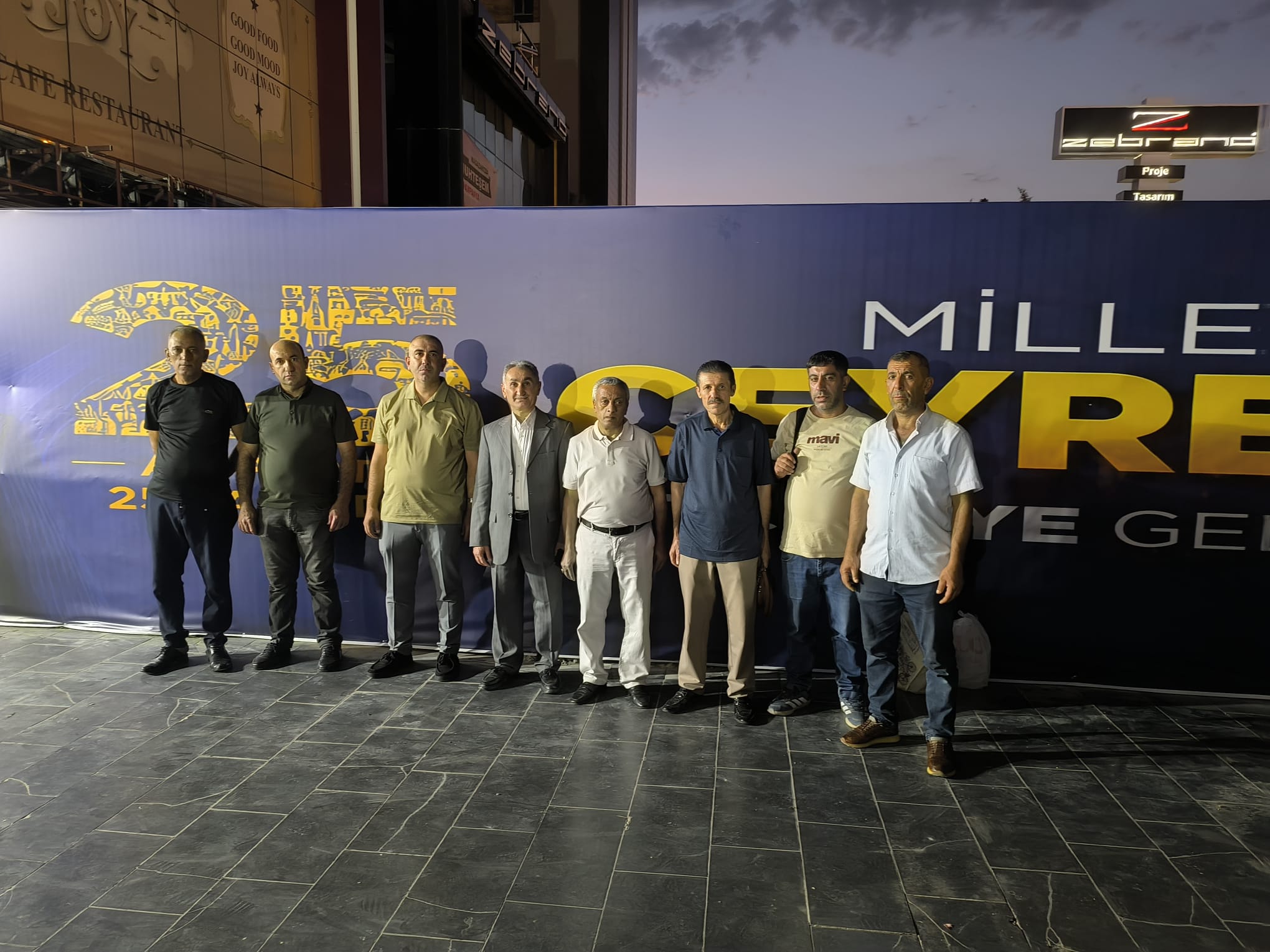 Ak Parti'nin 25. kuruluş yıl dönümüne Diyarbakır'dan büyük katılım