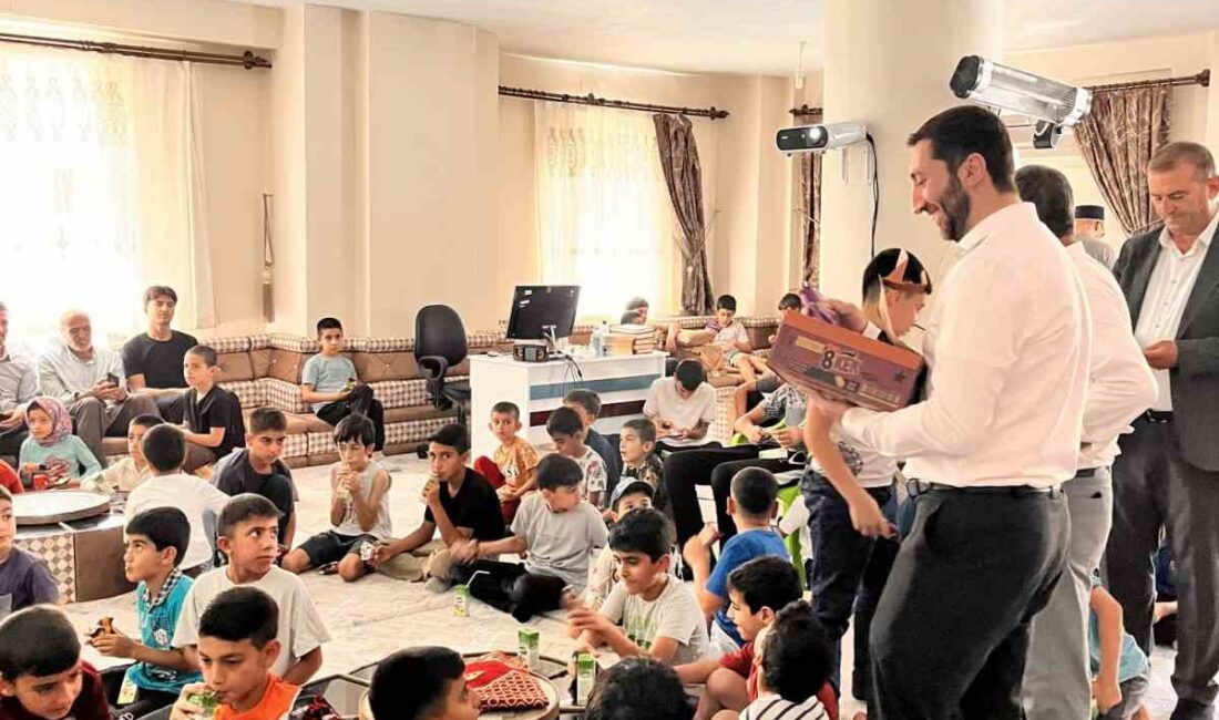 Diyarbakır’ın Dicle ilçesinde yaz dönemi Kur’an kursu öğrencileri, ilçedeki Diyanet