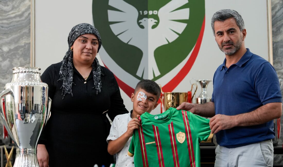 Şampiyonluk kutlamaları sırasında yaşanan talihsiz kaza sonucu gözünden yaralanan Hüseyin,