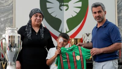 Şampiyonluk kutlamaları sırasında yaşanan talihsiz kaza sonucu gözünden yaralanan Hüseyin,