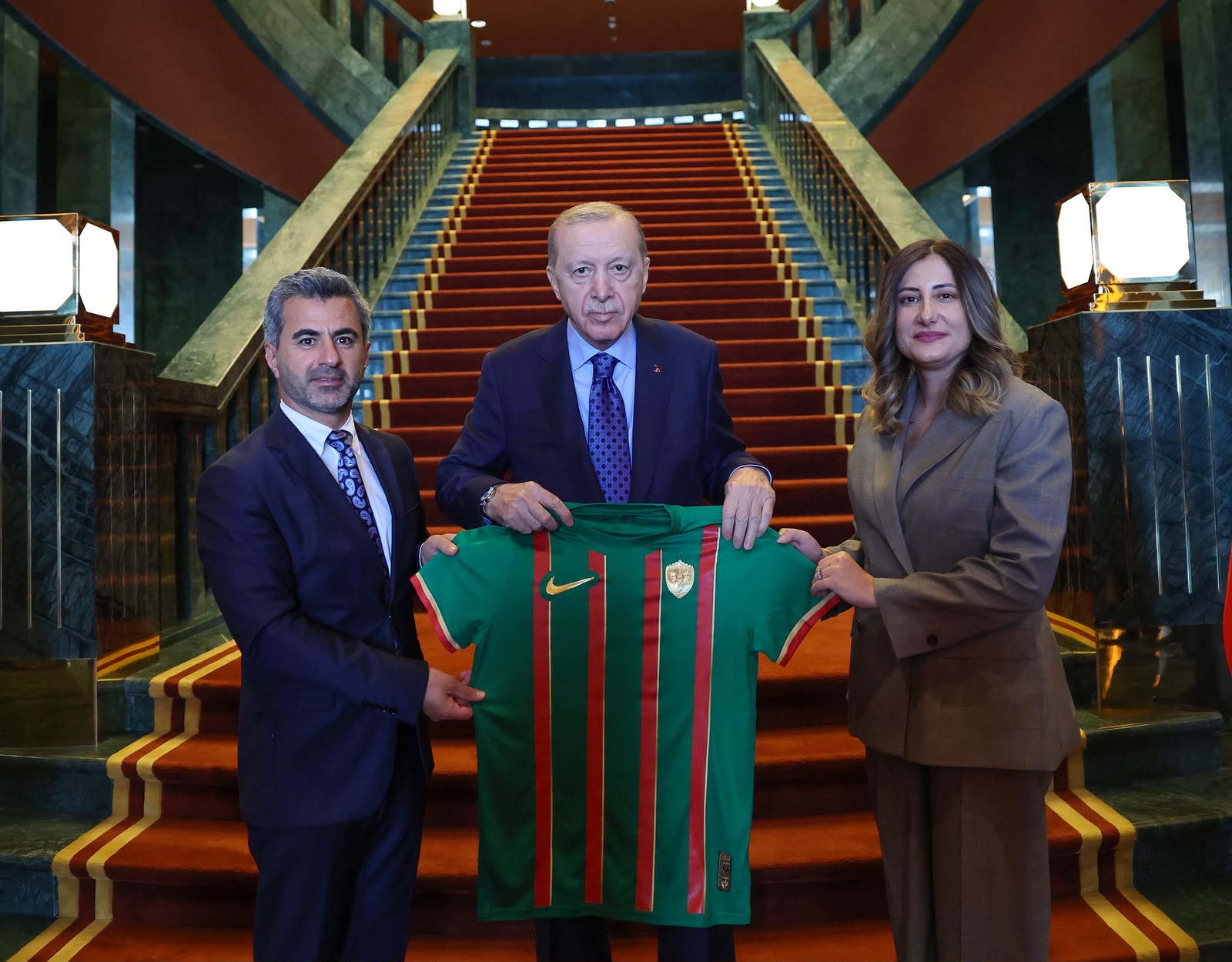Cumhurbaşkanı Recep Tayyip Erdoğan Amedspor’u kabul etti