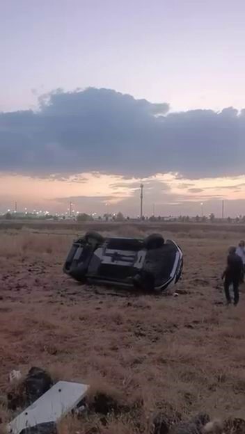 Diyarbakır'da otomobil tarlaya uçtu. Kazada 1 kişi yaralandı.