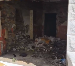 Diyarbakır’ın Bağlar ilçesinde, Sağlık Ocağı Çarşısı’nın girişinde bulunan eski bir