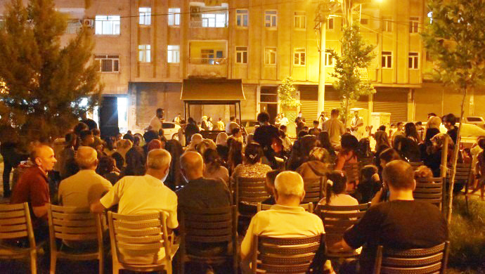 Diyarbakır’ın Bağlar ilçesinde uyuşturucu, fuhuş ve çeteleşmeye karşı düzenlenen halk