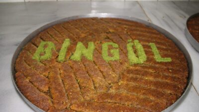 Yıllardır Bingöl ve Diyarbakır arasında tartışma konusu olan burma kadayıfta