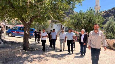 Çermik Kaymakamı Adem Karataş, kırsal mahallelerde yapımı devam eden yol