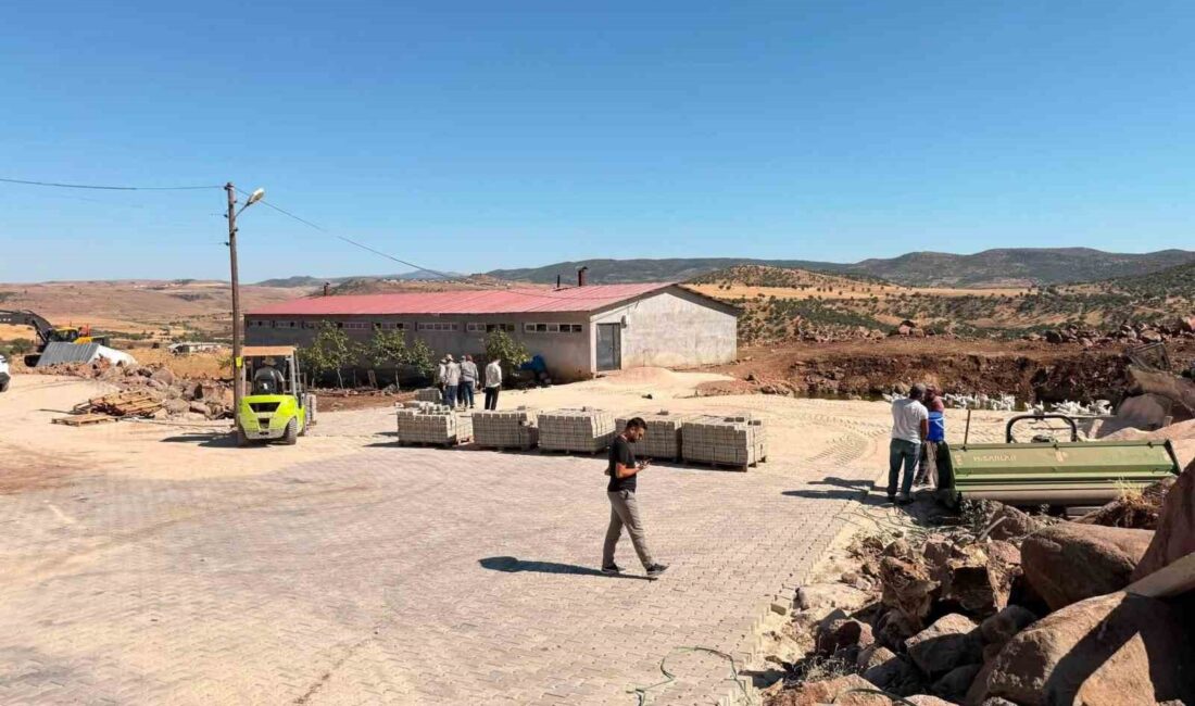 Diyarbakır’ın Çermik İlçe Belediyesi tarafından yolu olmayan köy kalmayacak projesi