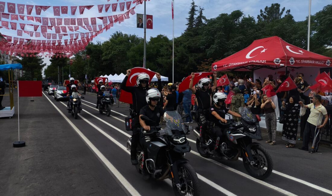 Diyarbakır’da, 30 Ağustos Zafer Bayramı düzenlenen etkinliklerle kutlandı.