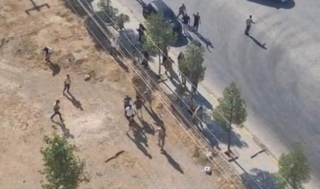 Diyarbakır’ın Ergani ilçesinde nizamiye kapısında arazi anlaşmazlığı nedeniyle birbirine giren