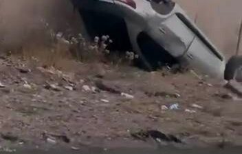 Diyarbakır'ın Kayapınar ilçesinde otomobil yoldan çıkıp takla attı. Kazada 1
