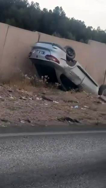 Diyarbakır'ın Kayapınar ilçesinde otomobil yoldan çıkıp takla attı. Kazada 1