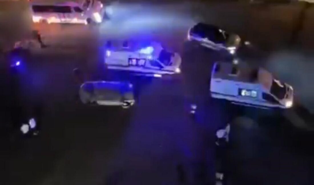 Diyarbakır’ın merkez Kayapınar ilçesinde iki otomobilin çarpışması sonucu meydana gelen